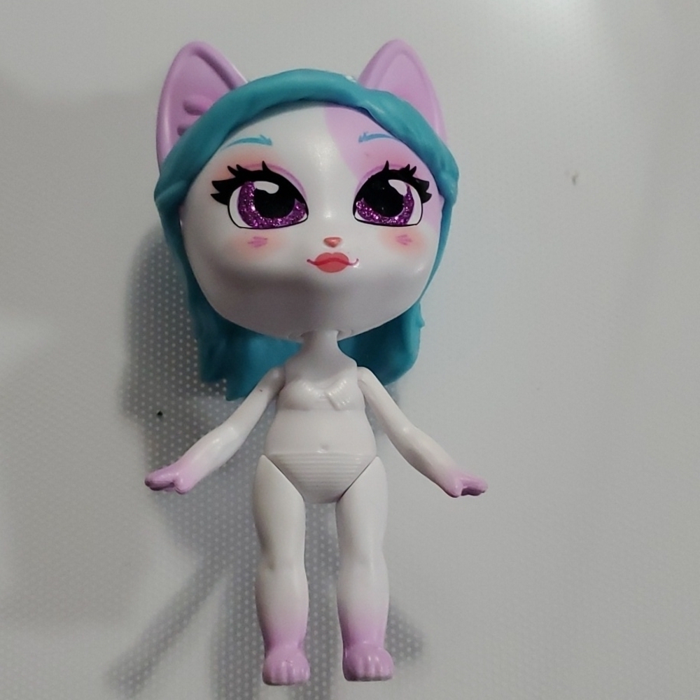 Jakks Pacific Series Kitten Catfe Purresta Girl White White Blue Hair